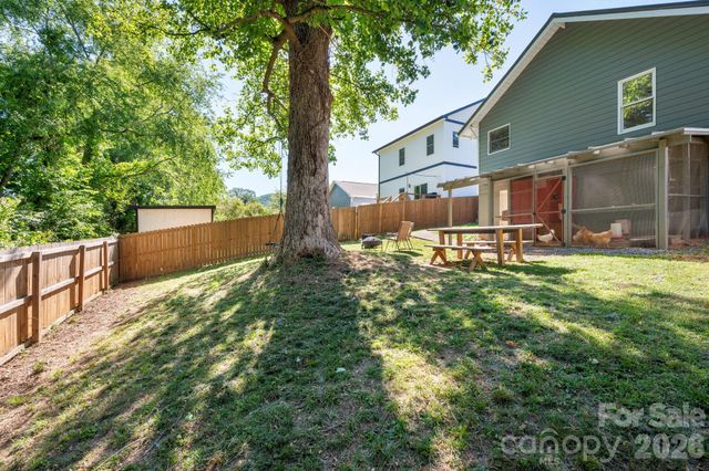 110 Le An Hurst Road, Asheville, NC 28803