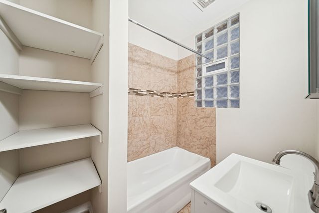 6520 S Ellis Avenue, Chicago, IL 60637