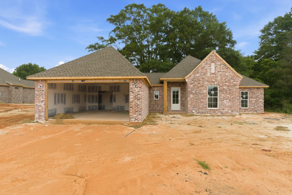 124 Micawber Loop, Hattiesburg, MS 39402