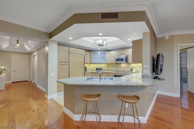 322 Karen Avenue 708, Las Vegas, NV 89109