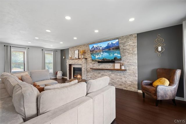 4325 Lazybrook Circle, Clay, NY 13088