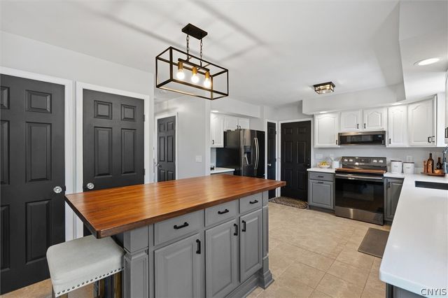 4325 Lazybrook Circle, Clay, NY 13088