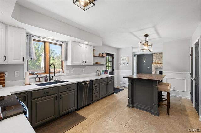 4325 Lazybrook Circle, Clay, NY 13088