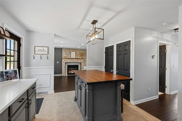 4325 Lazybrook Circle, Clay, NY 13088