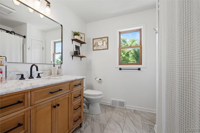 4325 Lazybrook Circle, Clay, NY 13088