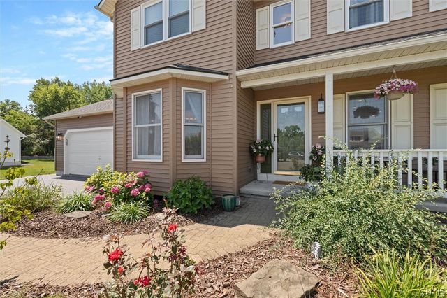4325 Lazybrook Circle, Clay, NY 13088