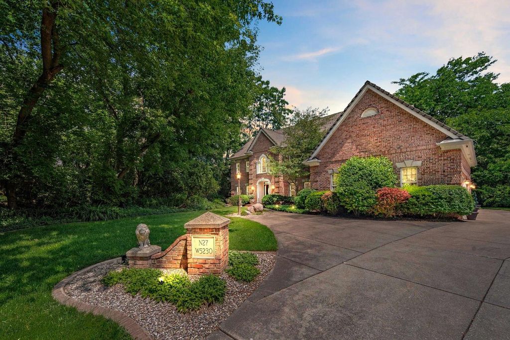 N27W5230 Hamilton ROAD, Cedarburg, WI 53012