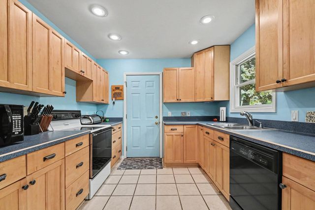 8364 Atlanta Drive NE, Rockford, MI 49341
