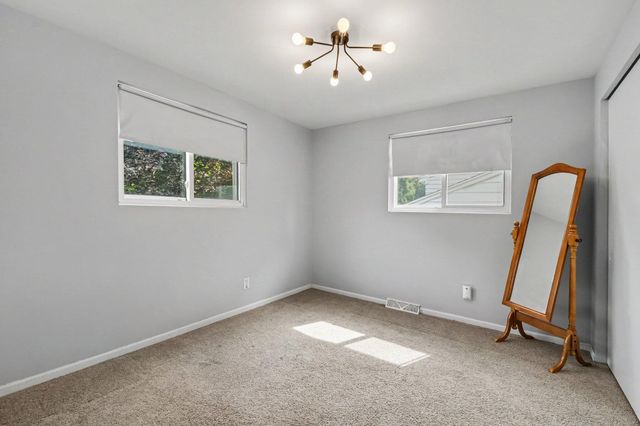 8364 Atlanta Drive NE, Rockford, MI 49341