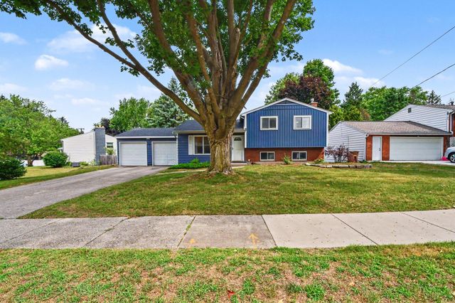 8364 Atlanta Drive NE, Rockford, MI 49341