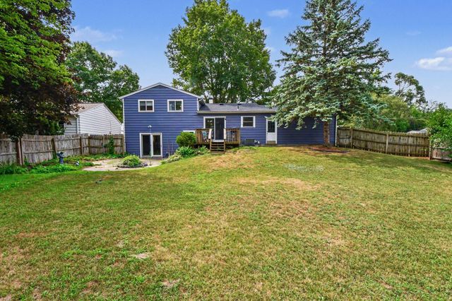 8364 Atlanta Drive NE, Rockford, MI 49341