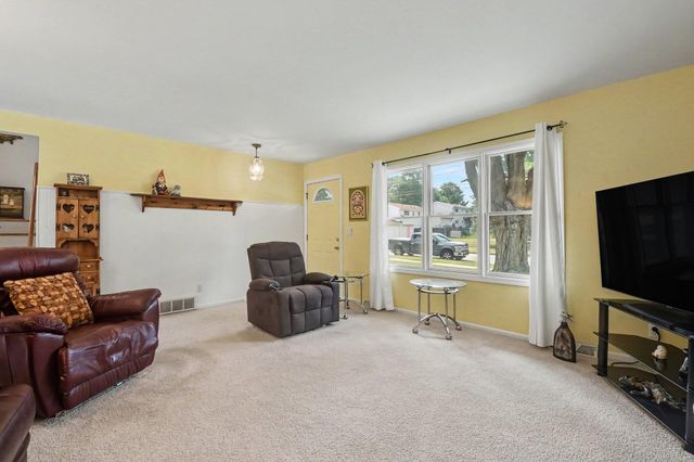 8364 Atlanta Drive NE, Rockford, MI 49341