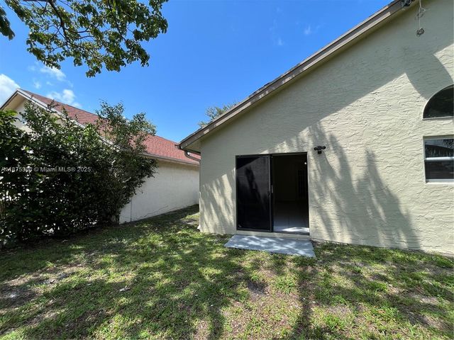 210 Maddy Ln, North Lauderdale, FL 33068