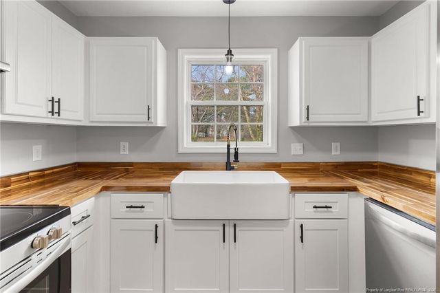 111 Manteo Drive, Raeford, NC 28376