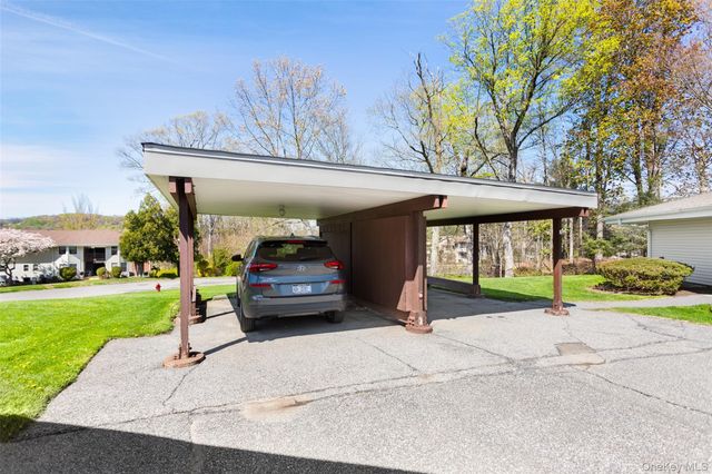 37 Sussex Drive B, Yorktown Heights, NY 10598