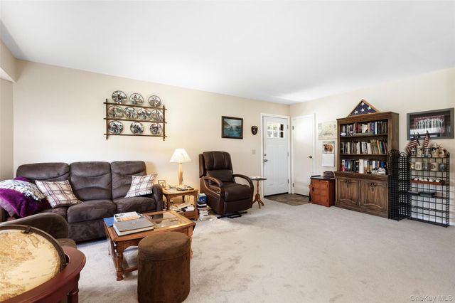 37 Sussex Drive B, Yorktown Heights, NY 10598