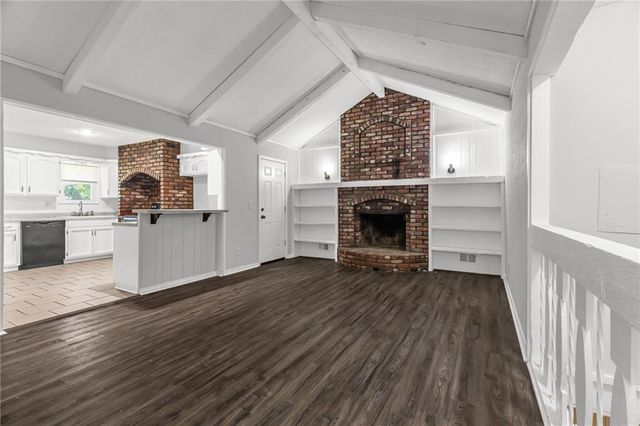 2020 SW Morningside Drive, Blue Springs, MO 64015
