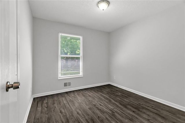 2020 SW Morningside Drive, Blue Springs, MO 64015