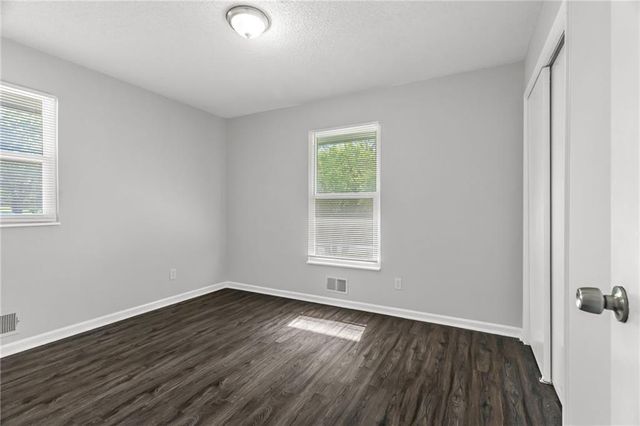 2020 SW Morningside Drive, Blue Springs, MO 64015