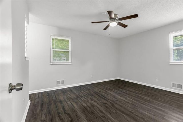 2020 SW Morningside Drive, Blue Springs, MO 64015