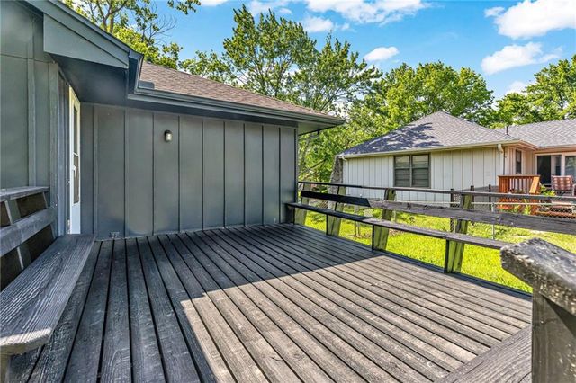2020 SW Morningside Drive, Blue Springs, MO 64015