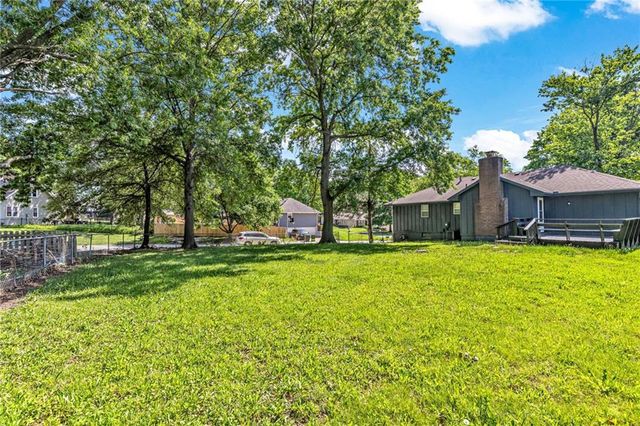 2020 SW Morningside Drive, Blue Springs, MO 64015