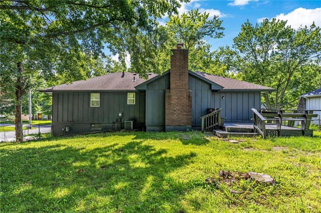 2020 SW Morningside Drive, Blue Springs, MO 64015
