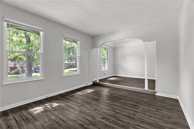 2020 SW Morningside Drive, Blue Springs, MO 64015