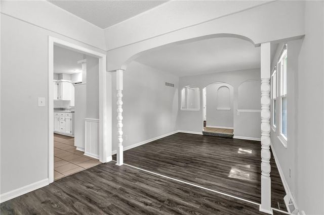 2020 SW Morningside Drive, Blue Springs, MO 64015