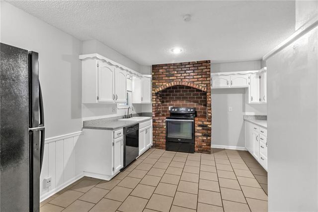 2020 SW Morningside Drive, Blue Springs, MO 64015