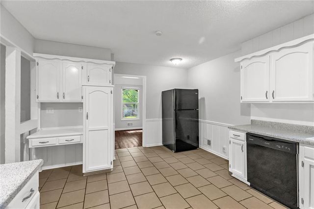 2020 SW Morningside Drive, Blue Springs, MO 64015