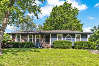 2020 SW Morningside Drive, Blue Springs, MO 64015