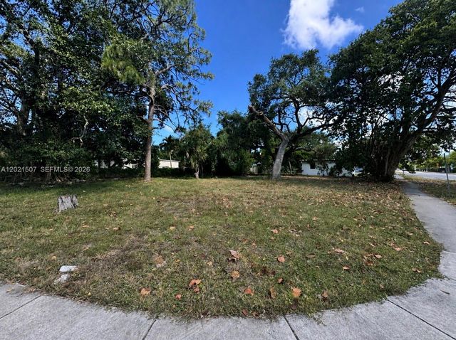 16301 NW 32nd Ave, Miami Gardens, FL 33054