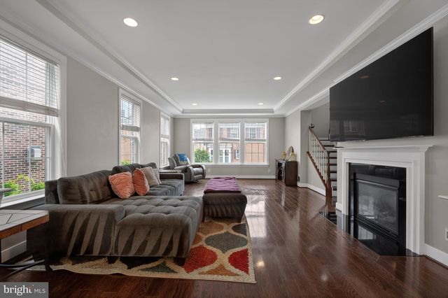 2037 BLUNT LN, Alexandria, VA 22303