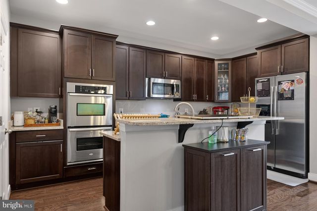 2037 BLUNT LN, Alexandria, VA 22303