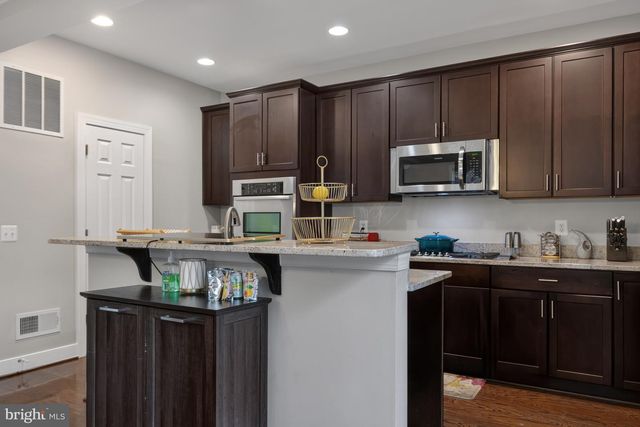 2037 BLUNT LN, Alexandria, VA 22303