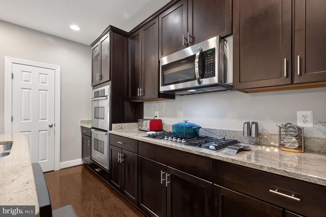 2037 BLUNT LN, Alexandria, VA 22303