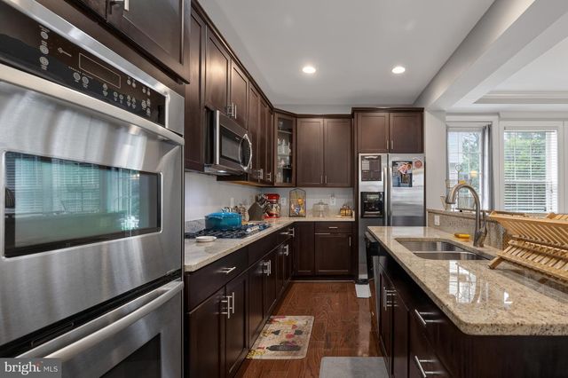 2037 BLUNT LN, Alexandria, VA 22303