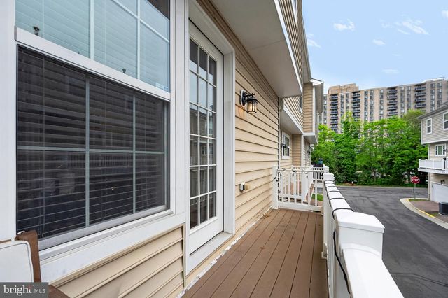 2037 BLUNT LN, Alexandria, VA 22303
