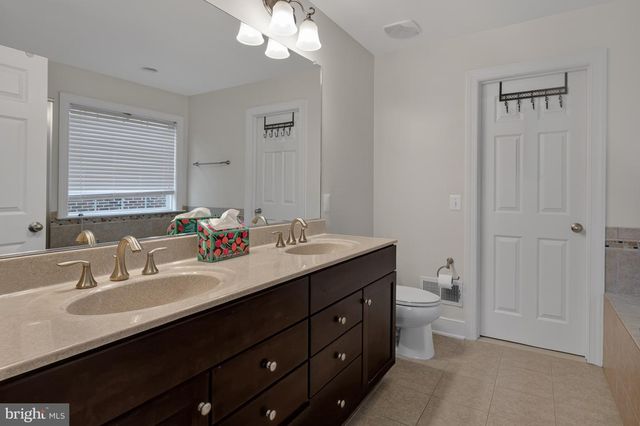 2037 BLUNT LN, Alexandria, VA 22303