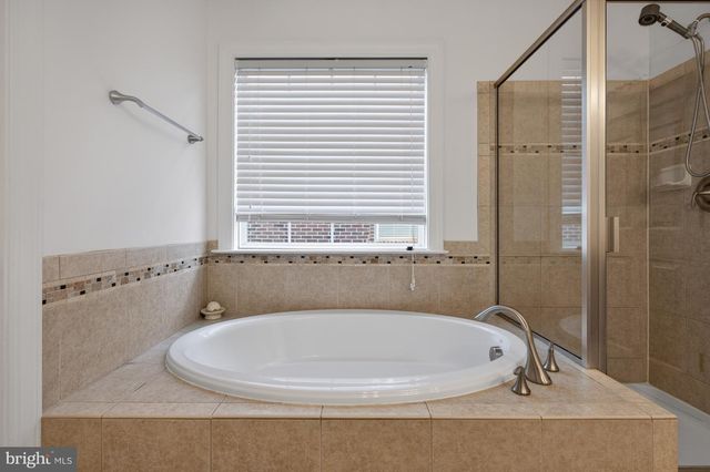 2037 BLUNT LN, Alexandria, VA 22303