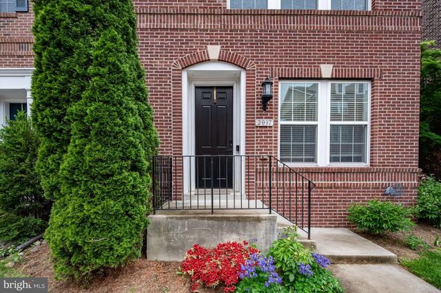 2037 BLUNT LN, Alexandria, VA 22303