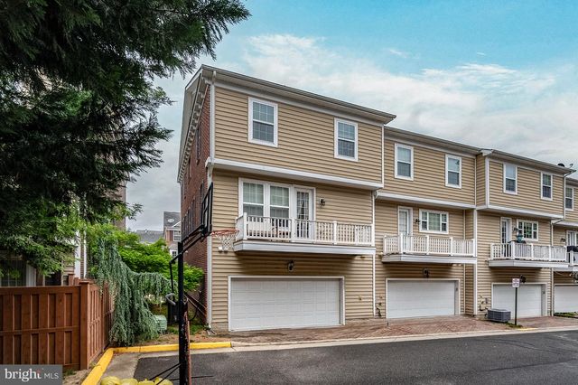 2037 BLUNT LN, Alexandria, VA 22303