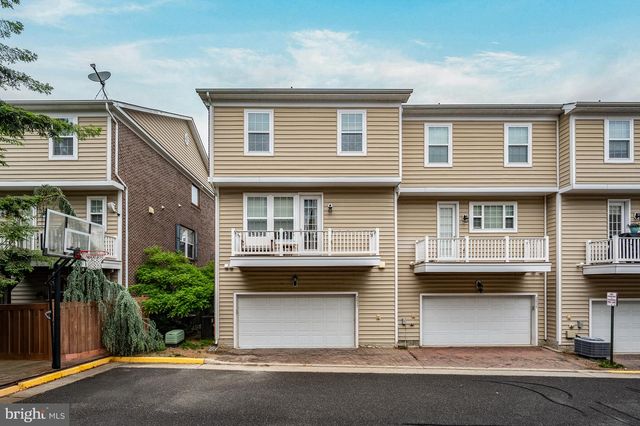 2037 BLUNT LN, Alexandria, VA 22303