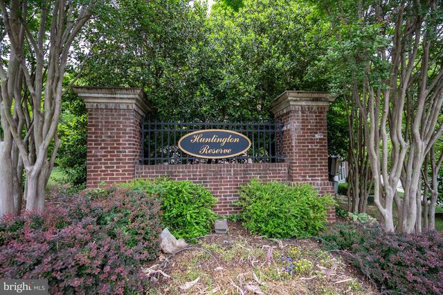 2037 BLUNT LN, Alexandria, VA 22303