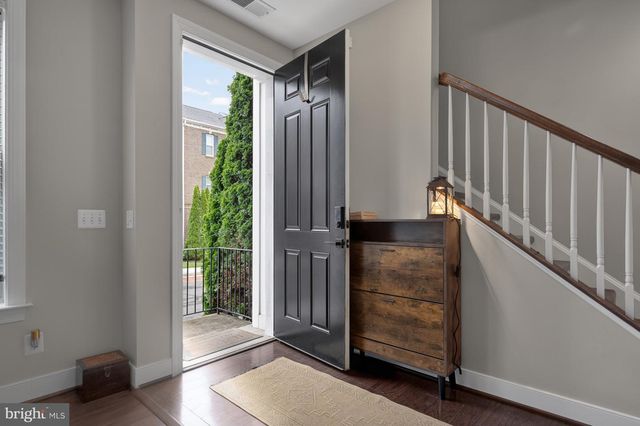 2037 BLUNT LN, Alexandria, VA 22303