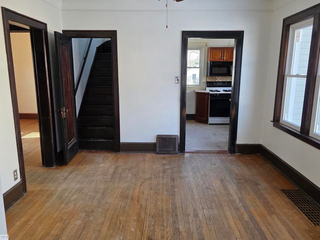 20511 Beatrice Street, Livonia, MI 48152