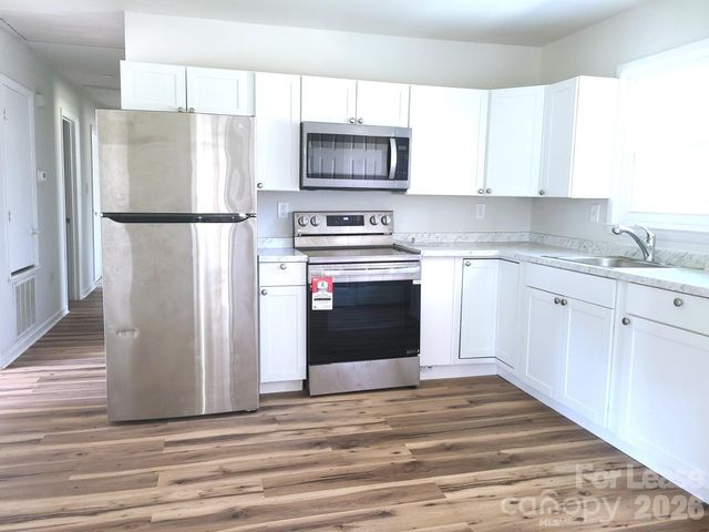 711 E John Street, Matthews, NC 28105