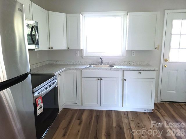 711 E John Street, Matthews, NC 28105