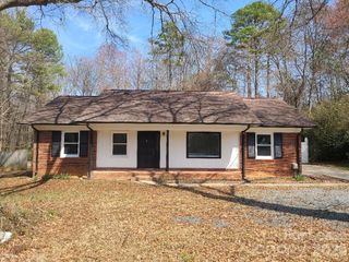 711 E John Street, Matthews, NC 28105